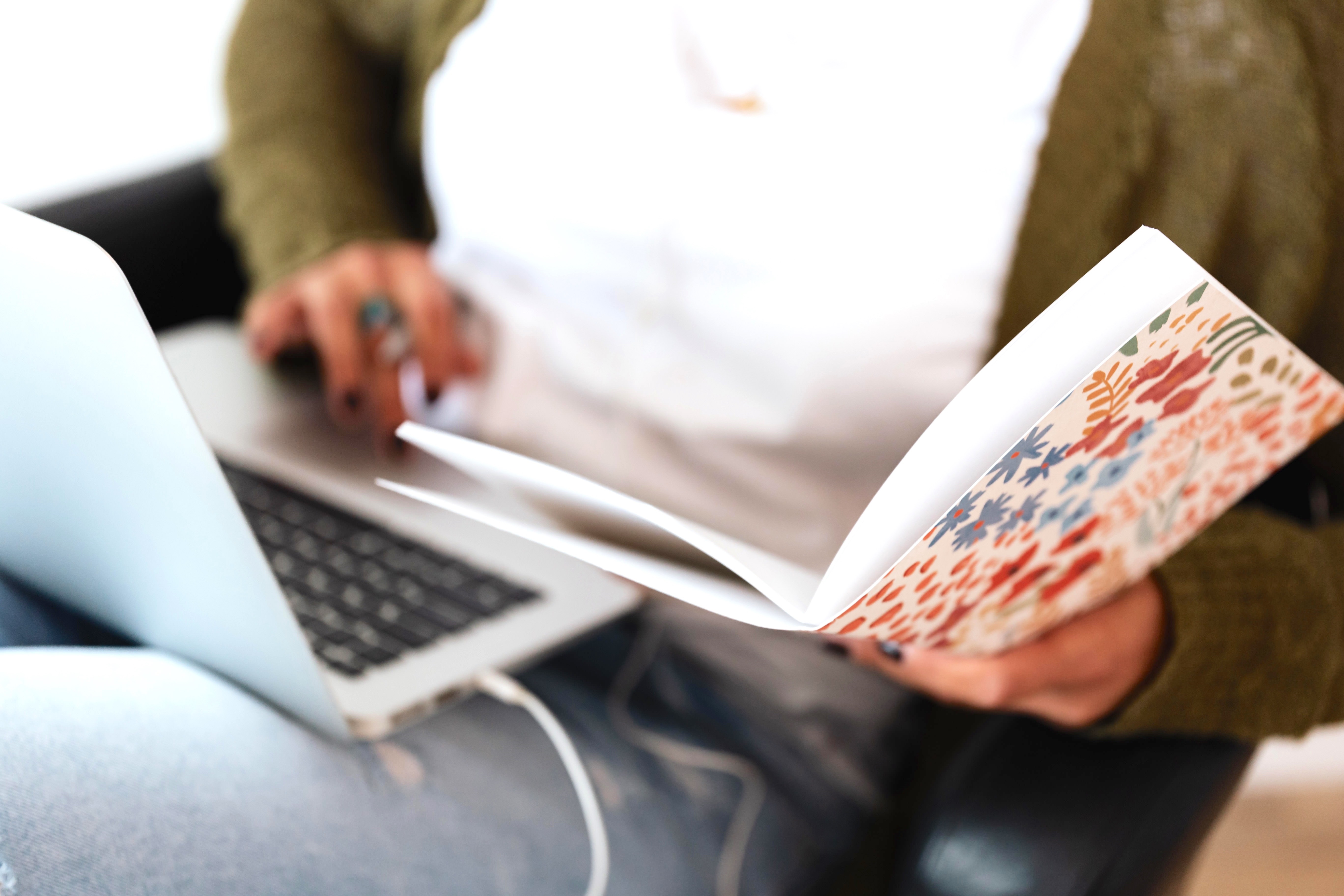 Icons - Car Outline - White
