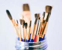 Picture of a jar of paintbrushes