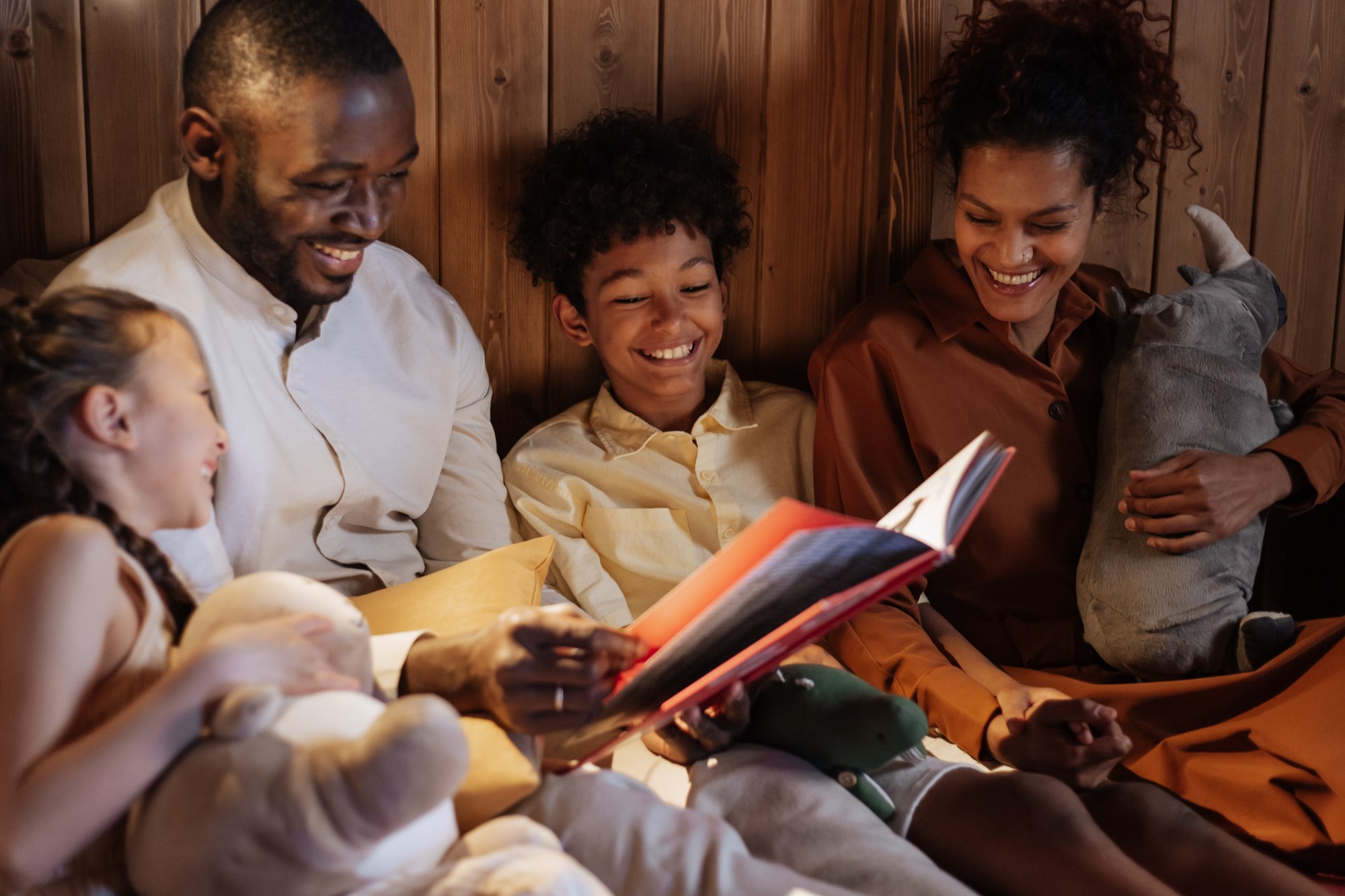 parents reading to children